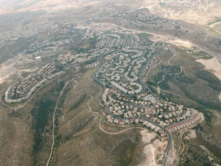 إسرائيل تصادق على شق طريق استيطاني بالقدس وحماس تدعو للمقاومة