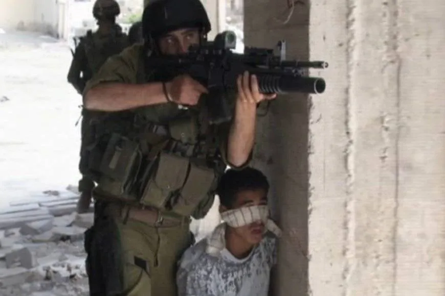 ضابط إسرائيلي: نستخدم الفلسطينيين دروعا بشرية بشكل منتظم