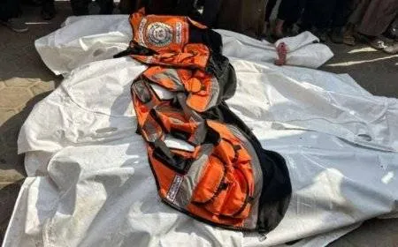 الغارديان البريطانية عن طبيب شرعي: الاحتلال نفذ إعدامات ميدانية لعمال إغاثة فلسطينيين