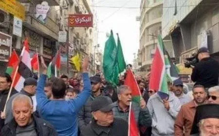 حماس تدعو للمشاركة الواسعة بالإضراب والمسيرات غدًا رفضًا للعدوان على غزة