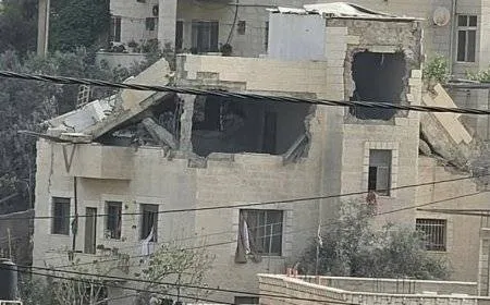  الاحتلال يفجر منزل الشهيد مجاهد منصور بقرية دير بزيع