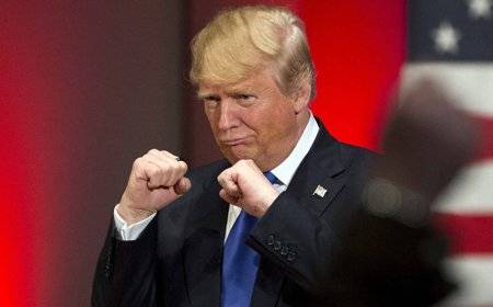 ترامب يتوعد باستخدام القوة العسكرية ضد إيران إذا لم تنهي برنامجها النووي