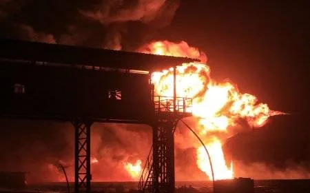 38 شهيدا وعشرات المصابين بقصف أميركي لميناء رأس عيسى في اليمن