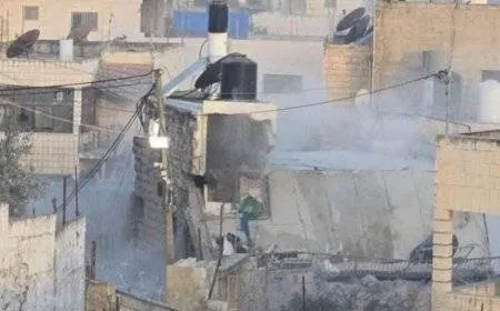 الاحتلال يفجر منزل عائلة شهيد شمال القدس