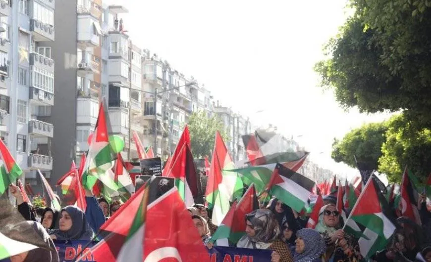 مسيرة بولاية دياربكر بتركيا تنديدًا بحرب الإبادة على غزة