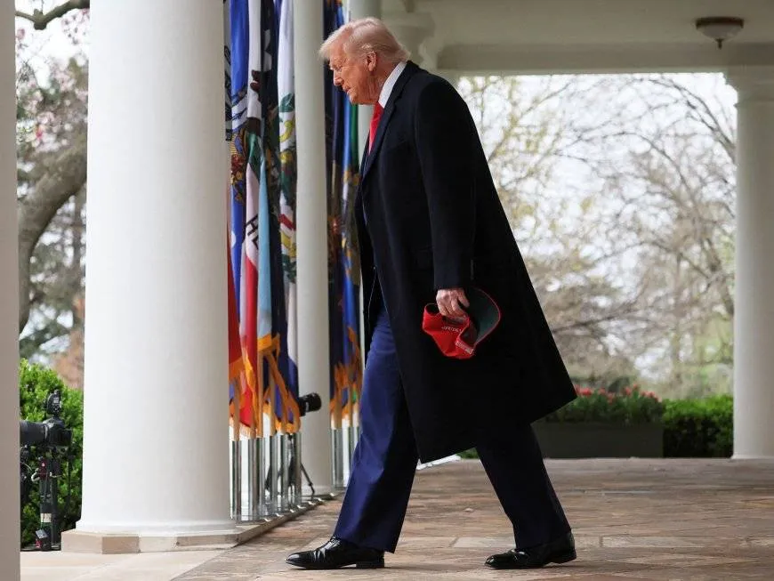 ترامب يوقف الرسوم الجمركية 90 يوما