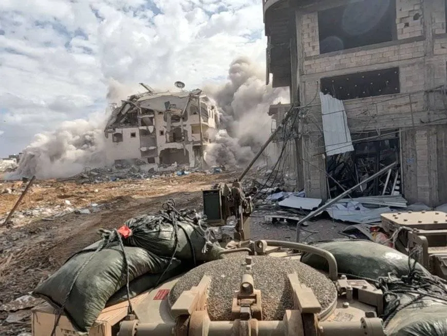 10 شهداء في قصف إسرائيلي على منزل وسط خان يونس