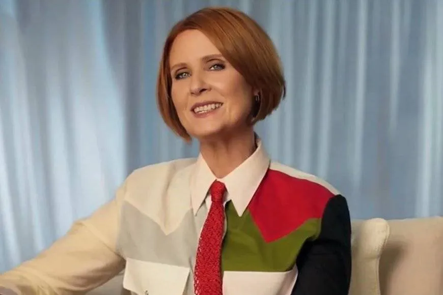 الممثلة الأميركية سينثيا نيكسون ترتدي العلم الفلسطيني في إعلان لمسلسلها