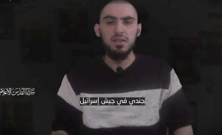 أسير إسرائيلي بغزة يطلق نداءً لإنقاذه قبل فقدان حياته ويحمل "نتنياهو" المسؤولية