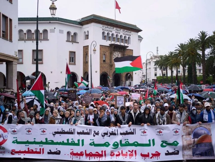 مغاربة يحتجون بميناء الدار البيضاء على رسو سفينة متجهة لإسرائيل