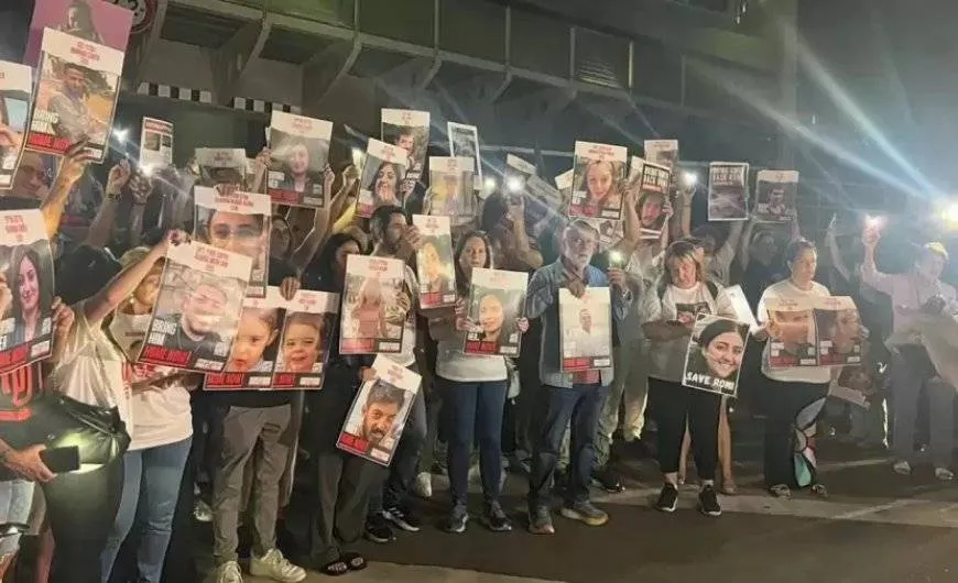 أهالي الأسرى الإسرائيليين لنتنياهو: لقد جربنا الحرب والحل الوحيد هو وقفها باتفاق يعيد الأسرى 