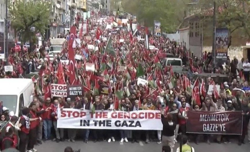 مسيرة حاشدة بإسطنبول للتنديد بالإبادة الجماعية على غزة