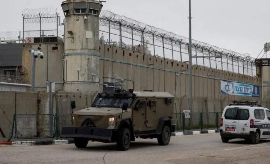 جيش الاحتلال يفرج عن 10 أسرى من غزة