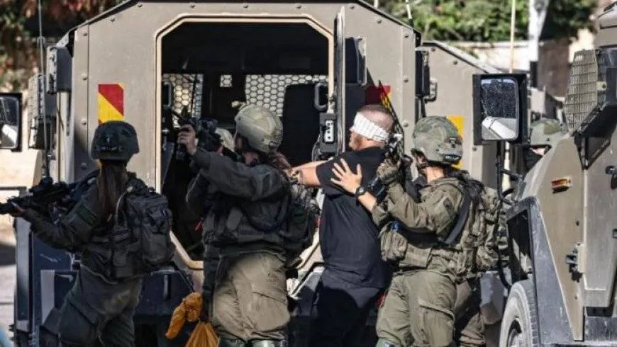 قوات الاحتلال تعتقل 20 فلسطينيا من مناطق متفرقة في الضّفة الغربية