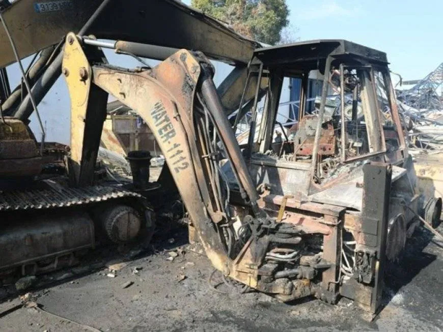 طائرات الاحتلال تستهدف جرافات ومعدات ثقيلة في غزة لمنع استخدامها في إعادة الإعمار