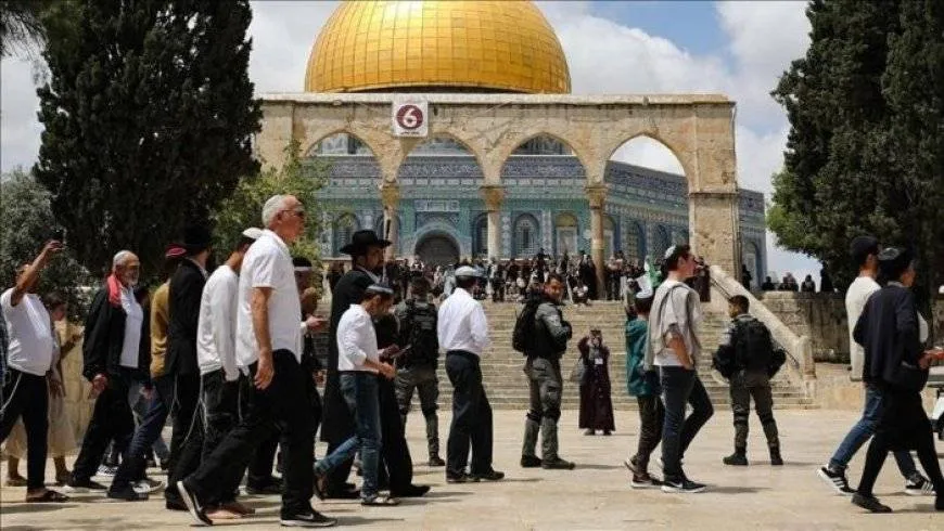 عشرات المستوطنين يقتحمون الأقصى المبارك بحماية مشددة من شرطة الاحتلال