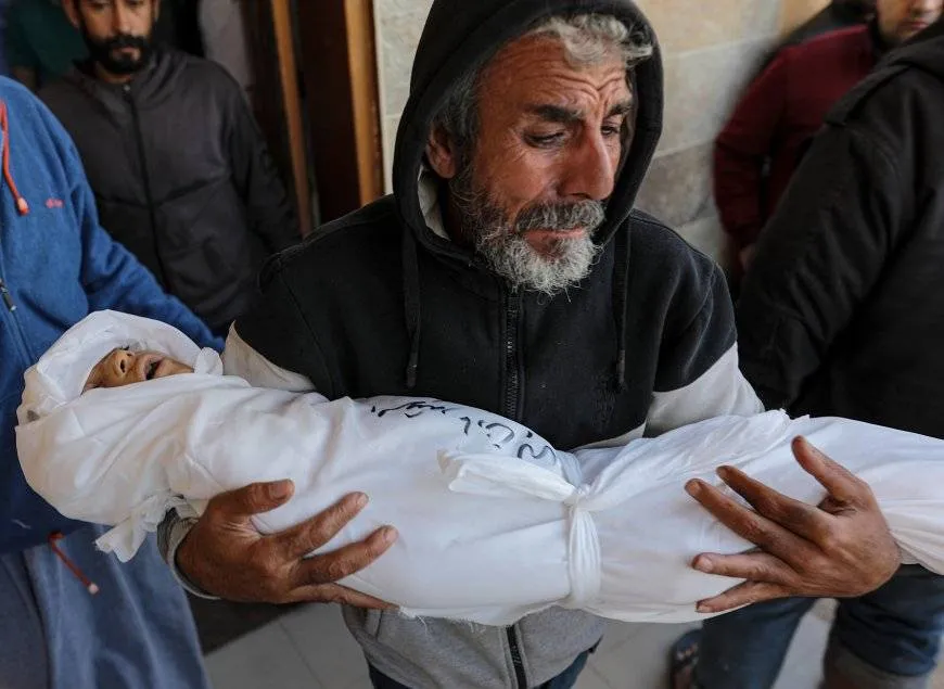 شهداء وجرحى بغزة والحصار يفاقم المأساة الإنسانية