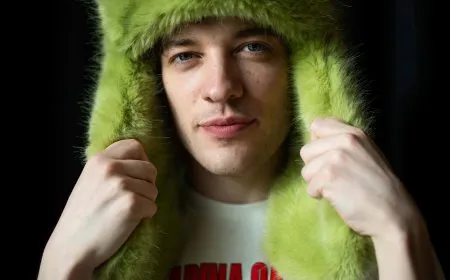 المغني السويسري نيمو الفائز بمسابقة "يوروفيجن 2024" يعيد جائزته احتجاجا على استمرار مشاركة إسرائيل