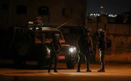 الاحتلال يقتحم المغيّر وسلواد ويخطر بهدم حظيرة أغنام في القدس