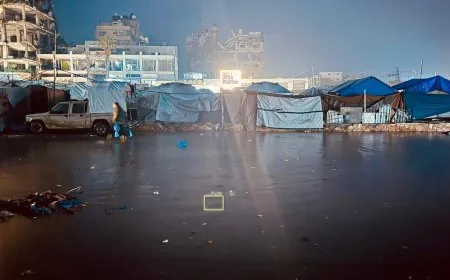 الأمطار تغرق خيام النازحين مجددا في غزة