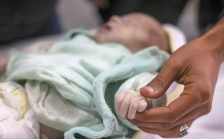 المنخفض الجوي في غزة يفتك بالأطفال ويغرق خيام النازحين ويهدد المباني المتهالكة بالانهيار