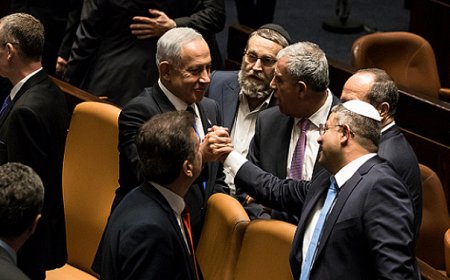 الكنيست الإسرائيلي يصوّت تمهيدياً على حزمة قوانين لتقويض القضاء وفرض الإكراه الديني