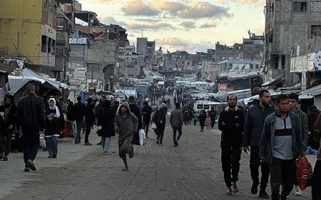 6 شهداء بينهم أطفال بقصف إسرائيلي استهدف مركز إيواء في غزة