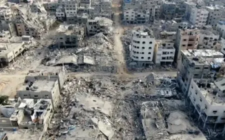 انهيار مبنيين متضررين من قصف إسرائيلي سابق بمدينة غزة بفعل المنخفض