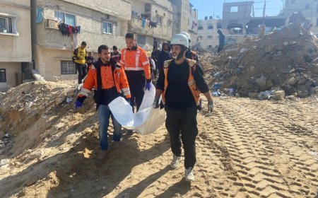 انتشال 14 شهيدًا من تحت أنقاض منزل غرب خانيونس