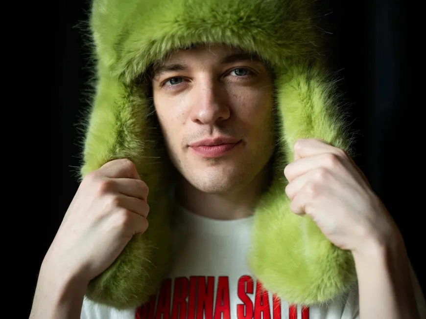 المغني السويسري نيمو الفائز بمسابقة "يوروفيجن 2024" يعيد جائزته احتجاجا على استمرار مشاركة إسرائيل