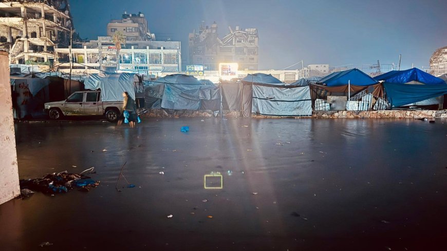 الأمطار تغرق خيام النازحين مجددا في غزة