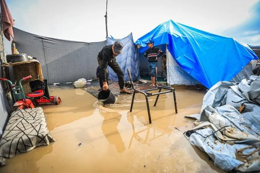 الإعلام الحكومي بغزة: تضرر 53 ألف خيمة والمنخفض كشف هشاشة الواقع المعيشي