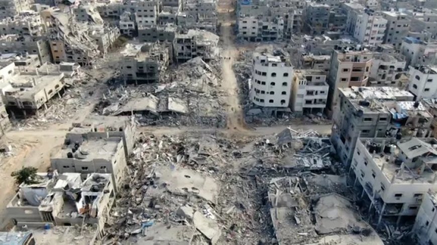 انهيار مبنيين متضررين من قصف إسرائيلي سابق بمدينة غزة بفعل المنخفض