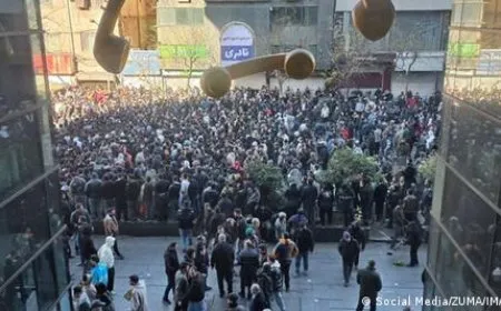 بين سندان الانهيار الاقتصادي والاحتجاجات.. إيران تشتعل والمجتمع الدولي يترقب