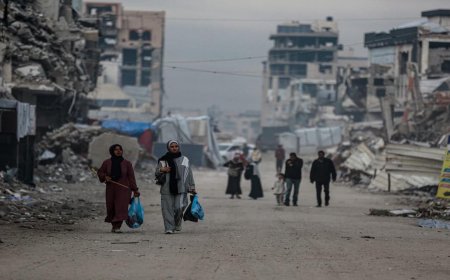 شهيدان بانهيار منزل في مخيم المغازي وقصف جوي ومدفعي إسرائيلي جنوب غزة