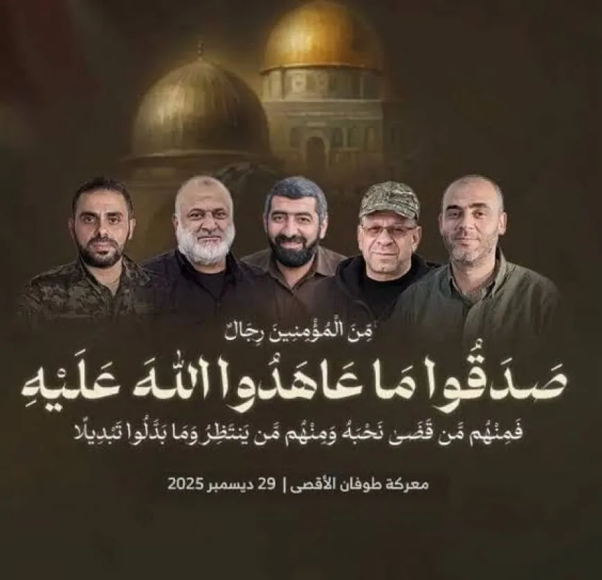 آلاف المصلين يؤدون صلاة الغائب على قادة القسام الشهداء