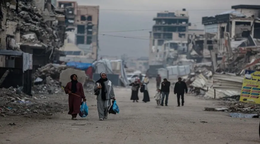 شهيدان بانهيار منزل في مخيم المغازي وقصف جوي ومدفعي إسرائيلي جنوب غزة