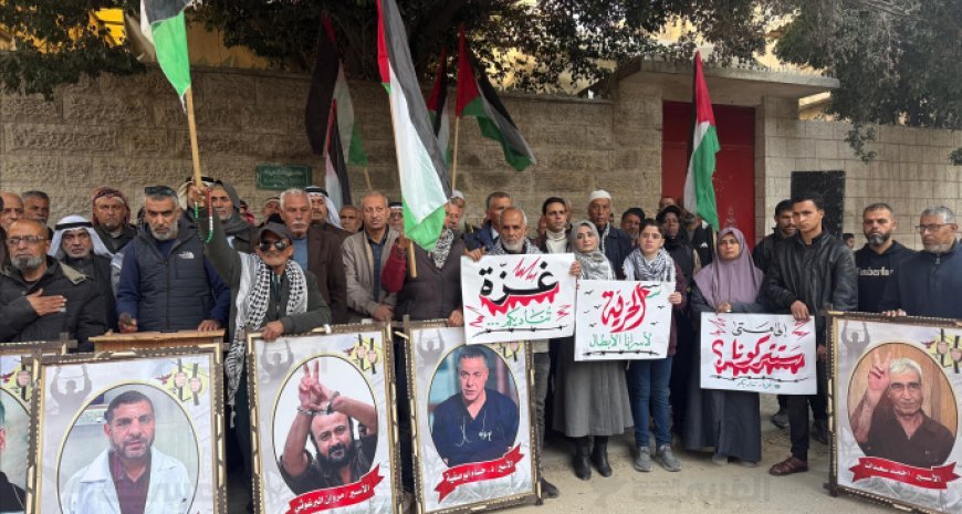 أنقذوا أسرانا من الموت.. وقفة احتجاجية بغزة تضامناً مع أبنائها