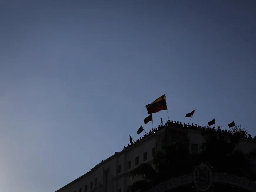 إطلاق نار قرب القصر الرئاسي في كاراكاس بعد تحليق مسيرات مجهولة