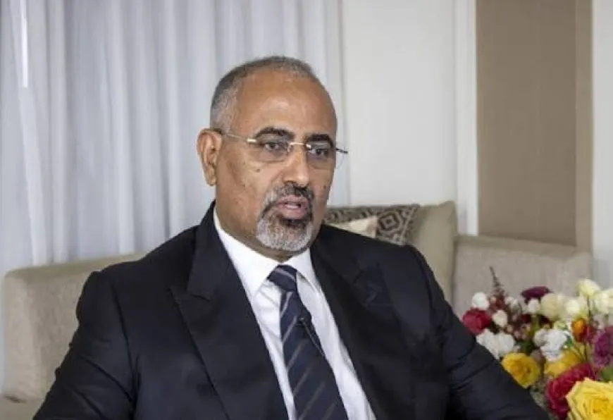 الزبيدي يفر إلى جهة مجهولة.. والتحالف يكشف كواليس "ساعة الصفر" في مطار عدن