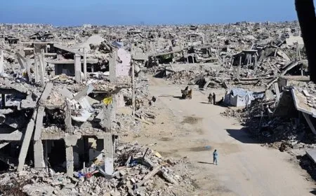 استمرار القصف على غزة وترقب لفتح معبر رفح غداً الاثنين