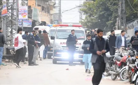 ارتفاع ضحايا تفجير مسجد باكستان الانتحاري إلى 36 قتيلاً