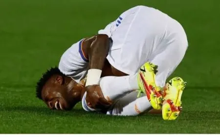إصابة مقلقة لفينيسيوس جونيور في تدريبات ريال مدريد