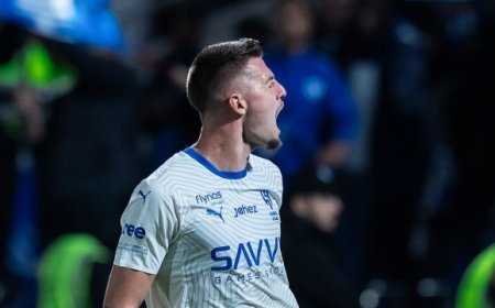 الهلال يحسم ديربي الرياض ويتصدر دوري روشن السعودي