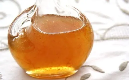 طريقة عمل القطر الثقيل للحلويات.. سر القوام المظبوط واللمعة الاحترافية