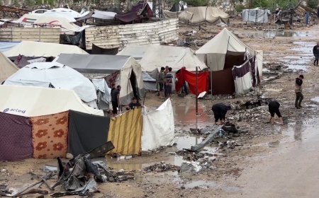 مأساة غزة اليوم: غارات دامية ومنخفض جوي يغرق خيام النازحين