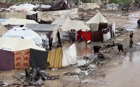 مأساة غزة اليوم: غارات دامية ومنخفض جوي يغرق خيام النازحين