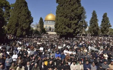 100 ألف مصل في المسجد الأقصى اليوم رغم تشديدات الاحتلال