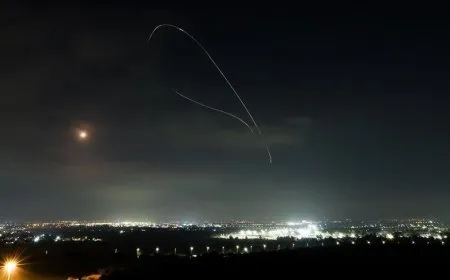 تفعيل صافرات الإنذار في إسرائيل وبدء الرشقات الصاروخية الإيرانية