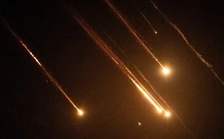 عاجل: تصعيد عسكري واسع وانفجارات تهز المنطقة جراء هجوم إيراني